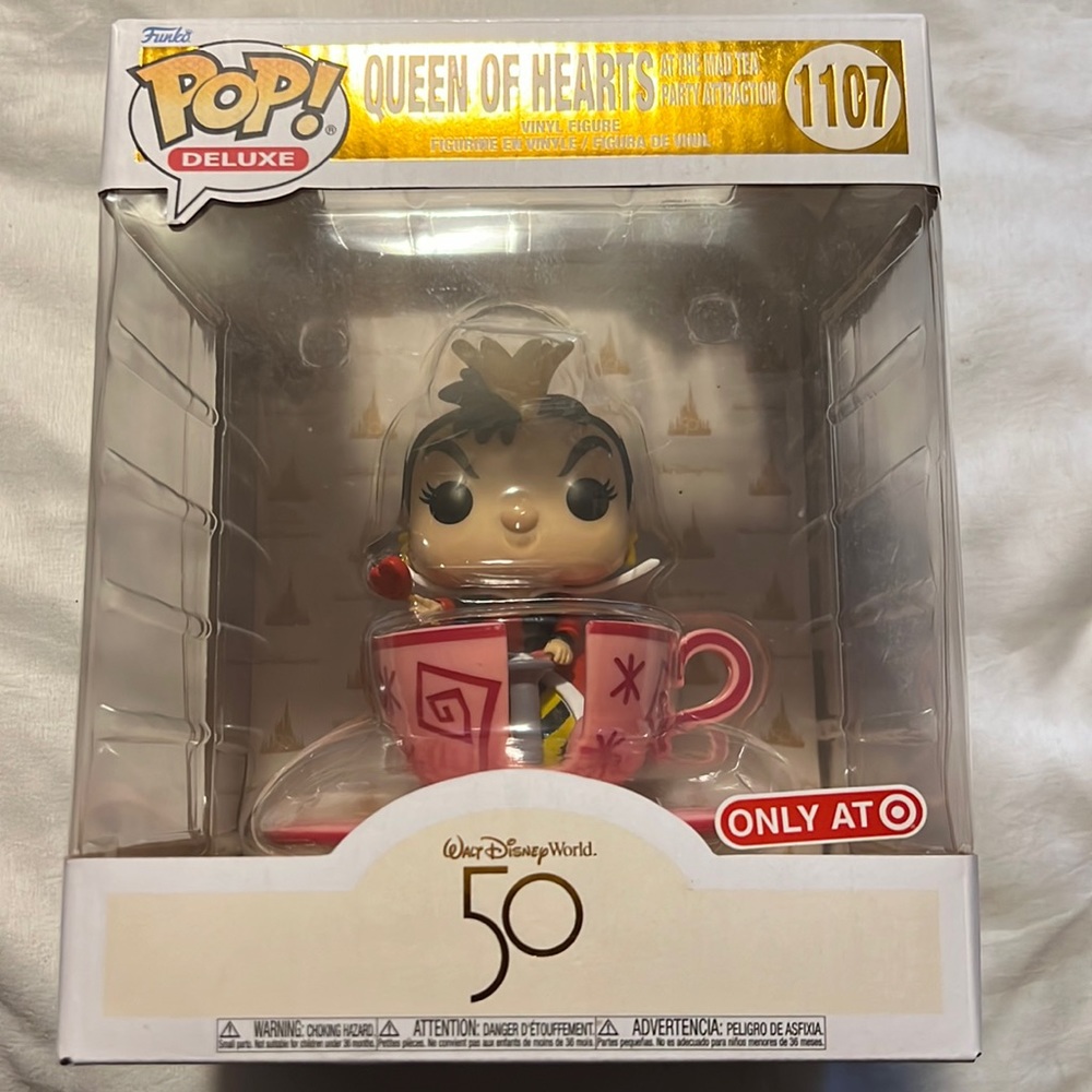 Funko Pop Deluxe Queen Of Hearts At The Mad Tea Party Attraction